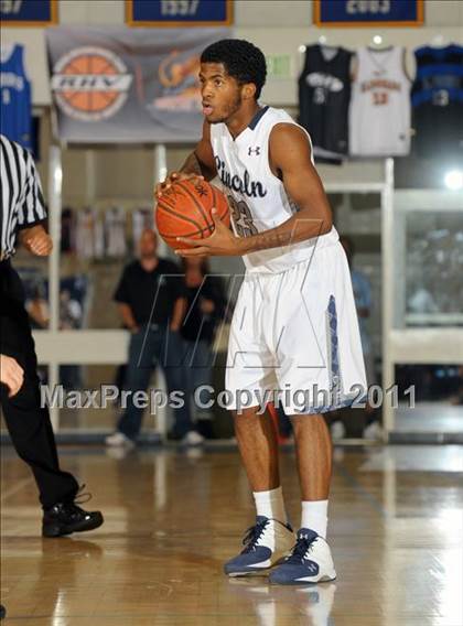 Thumbnail 3 in Harvard-Westlake vs. Lincoln (MaxPreps Holiday Classic) photogallery.