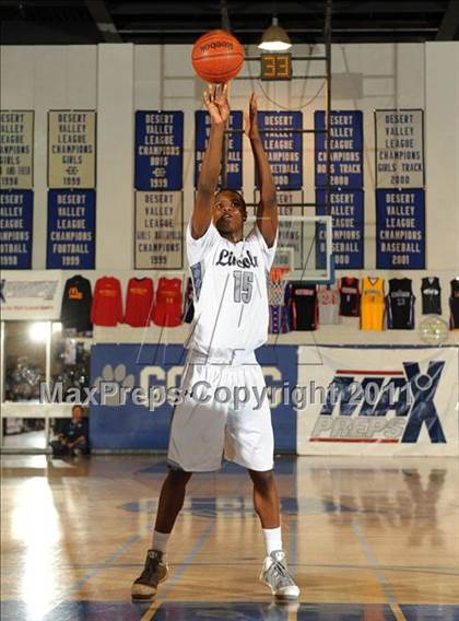 Thumbnail 1 in Harvard-Westlake vs. Lincoln (MaxPreps Holiday Classic) photogallery.
