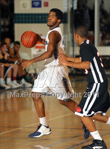 Thumbnail 2 in Harvard-Westlake vs. Lincoln (MaxPreps Holiday Classic) photogallery.