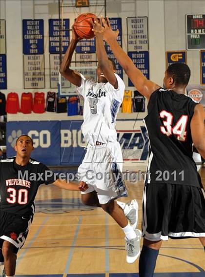 Thumbnail 2 in Harvard-Westlake vs. Lincoln (MaxPreps Holiday Classic) photogallery.