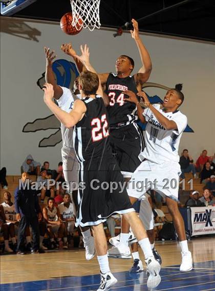 Thumbnail 2 in Harvard-Westlake vs. Lincoln (MaxPreps Holiday Classic) photogallery.