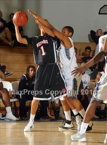 Thumbnail 3 in Harvard-Westlake vs. Lincoln (MaxPreps Holiday Classic) photogallery.