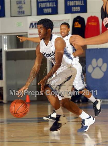 Thumbnail 2 in Harvard-Westlake vs. Lincoln (MaxPreps Holiday Classic) photogallery.