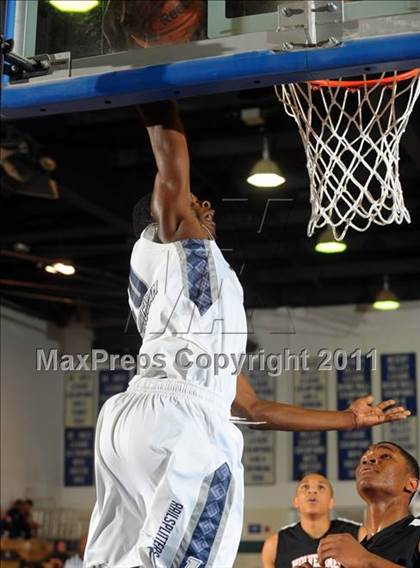 Thumbnail 1 in Harvard-Westlake vs. Lincoln (MaxPreps Holiday Classic) photogallery.