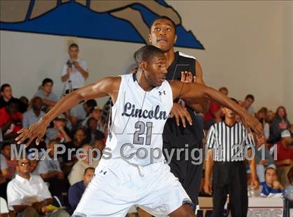 Thumbnail 1 in Harvard-Westlake vs. Lincoln (MaxPreps Holiday Classic) photogallery.