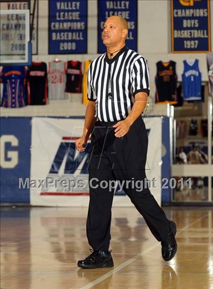 Thumbnail 1 in Harvard-Westlake vs. Lincoln (MaxPreps Holiday Classic) photogallery.