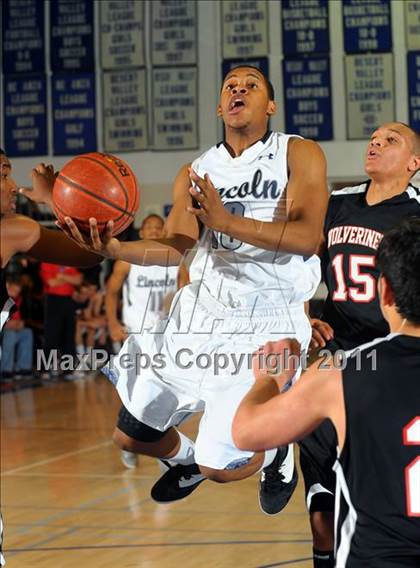 Thumbnail 2 in Harvard-Westlake vs. Lincoln (MaxPreps Holiday Classic) photogallery.