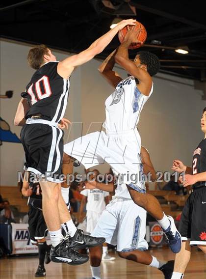 Thumbnail 3 in Harvard-Westlake vs. Lincoln (MaxPreps Holiday Classic) photogallery.
