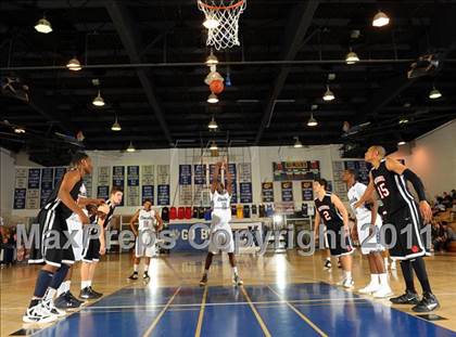 Thumbnail 2 in Harvard-Westlake vs. Lincoln (MaxPreps Holiday Classic) photogallery.