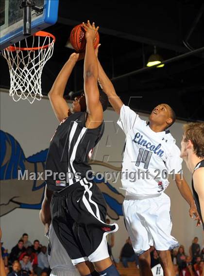 Thumbnail 1 in Harvard-Westlake vs. Lincoln (MaxPreps Holiday Classic) photogallery.