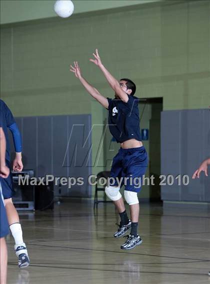 Thumbnail 1 in Foshay Learning Center vs. Elizabeth Learning Center (CIF LA City Section D2 Final) photogallery.