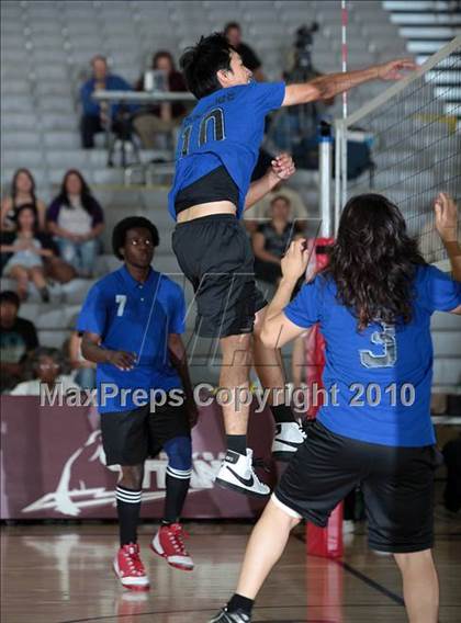 Thumbnail 3 in Foshay Learning Center vs. Elizabeth Learning Center (CIF LA City Section D2 Final) photogallery.