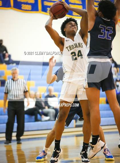 Thumbnail 3 in Legend vs Aurora Central photogallery.