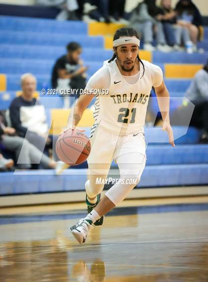 Thumbnail 2 in Legend vs Aurora Central photogallery.