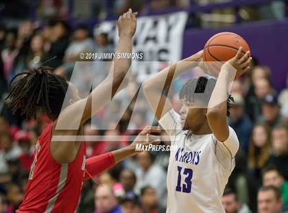 Thumbnail 2 in Collinsville vs. Alton (IHSA Regional Final) photogallery.