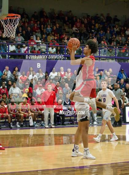 Thumbnail 2 in Collinsville vs. Alton (IHSA Regional Final) photogallery.