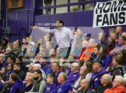 Thumbnail 2 in Collinsville vs. Alton (IHSA Regional Final) photogallery.