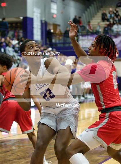 Thumbnail 2 in Collinsville vs. Alton (IHSA Regional Final) photogallery.