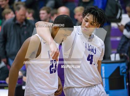 Thumbnail 3 in Collinsville vs. Alton (IHSA Regional Final) photogallery.