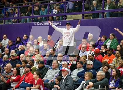 Thumbnail 3 in Collinsville vs. Alton (IHSA Regional Final) photogallery.