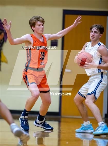 Thumbnail 3 in Hoggard vs. Southern Lee (Cumberland County Holiday Classic - 2nd Round) photogallery.
