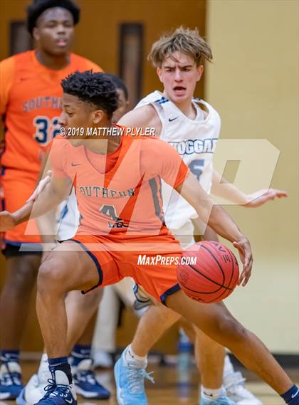 Thumbnail 3 in Hoggard vs. Southern Lee (Cumberland County Holiday Classic - 2nd Round) photogallery.
