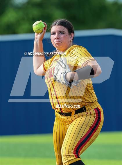 Thumbnail 1 in S & S Consolidated @ Hooks (UIL 3A Regional Semifinal Playoff) photogallery.
