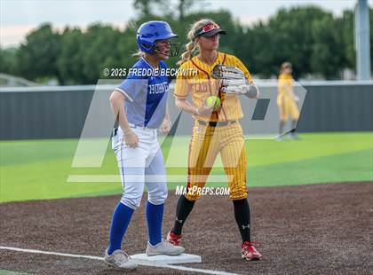 Thumbnail 1 in S & S Consolidated @ Hooks (UIL 3A Regional Semifinal Playoff) photogallery.