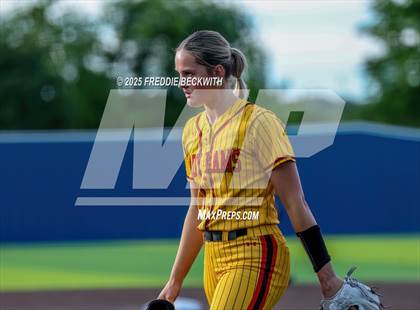 Thumbnail 3 in S & S Consolidated @ Hooks (UIL 3A Regional Semifinal Playoff) photogallery.