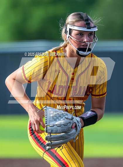 Thumbnail 1 in S & S Consolidated @ Hooks (UIL 3A Regional Semifinal Playoff) photogallery.