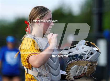 Thumbnail 3 in S & S Consolidated @ Hooks (UIL 3A Regional Semifinal Playoff) photogallery.