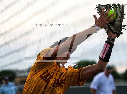 Thumbnail 3 in S & S Consolidated @ Hooks (UIL 3A Regional Semifinal Playoff) photogallery.