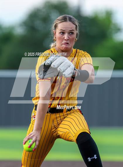 Thumbnail 3 in S & S Consolidated @ Hooks (UIL 3A Regional Semifinal Playoff) photogallery.