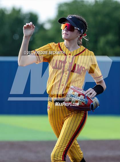 Thumbnail 2 in S & S Consolidated @ Hooks (UIL 3A Regional Semifinal Playoff) photogallery.