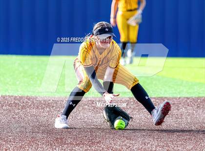 Thumbnail 1 in S & S Consolidated @ Hooks (UIL 3A Regional Semifinal Playoff) photogallery.