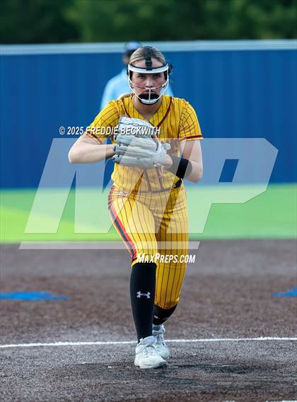 Thumbnail 3 in S & S Consolidated @ Hooks (UIL 3A Regional Semifinal Playoff) photogallery.