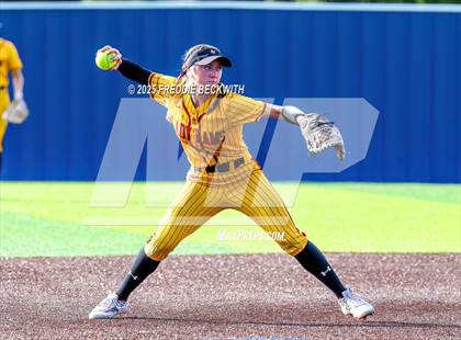 Thumbnail 3 in S & S Consolidated @ Hooks (UIL 3A Regional Semifinal Playoff) photogallery.