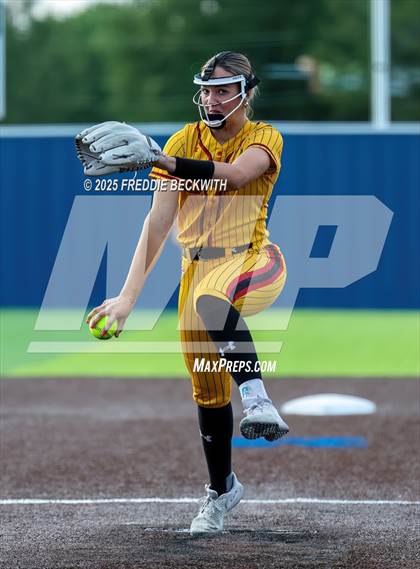 Thumbnail 3 in S & S Consolidated @ Hooks (UIL 3A Regional Semifinal Playoff) photogallery.