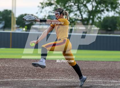 Thumbnail 3 in S & S Consolidated @ Hooks (UIL 3A Regional Semifinal Playoff) photogallery.
