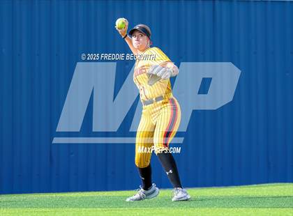 Thumbnail 3 in S & S Consolidated @ Hooks (UIL 3A Regional Semifinal Playoff) photogallery.