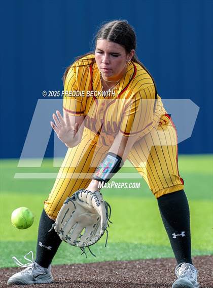Thumbnail 3 in S & S Consolidated @ Hooks (UIL 3A Regional Semifinal Playoff) photogallery.