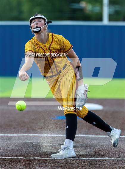 Thumbnail 2 in S & S Consolidated @ Hooks (UIL 3A Regional Semifinal Playoff) photogallery.