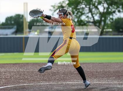 Thumbnail 3 in S & S Consolidated @ Hooks (UIL 3A Regional Semifinal Playoff) photogallery.