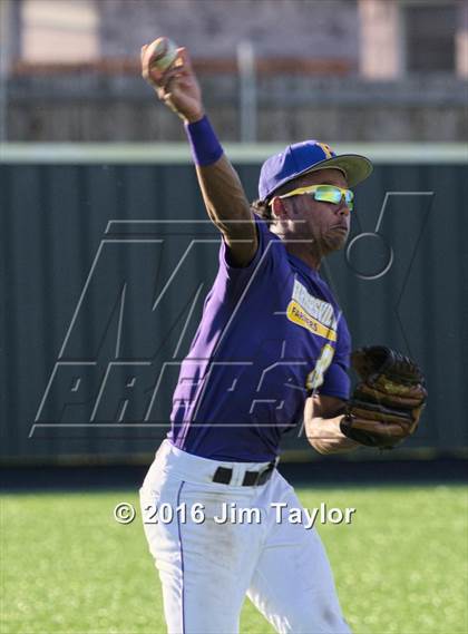 Thumbnail 3 in Brock vs Farmersville (UIL 3A Regional Semifinal) photogallery.