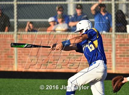 Thumbnail 2 in Brock vs Farmersville (UIL 3A Regional Semifinal) photogallery.
