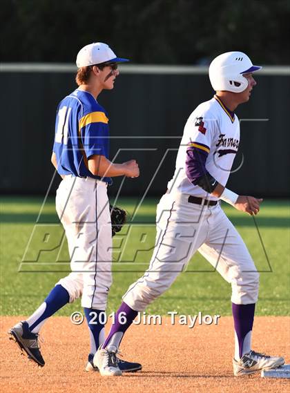 Thumbnail 3 in Brock vs Farmersville (UIL 3A Regional Semifinal) photogallery.