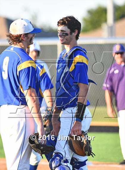 Thumbnail 1 in Brock vs Farmersville (UIL 3A Regional Semifinal) photogallery.