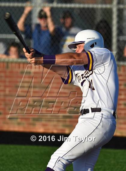 Thumbnail 3 in Brock vs Farmersville (UIL 3A Regional Semifinal) photogallery.