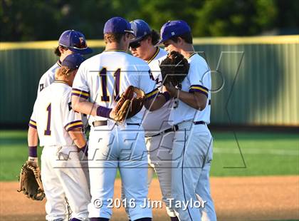 Thumbnail 2 in Brock vs Farmersville (UIL 3A Regional Semifinal) photogallery.