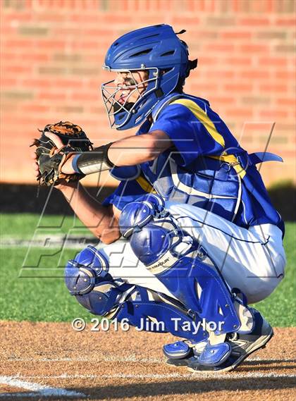 Thumbnail 2 in Brock vs Farmersville (UIL 3A Regional Semifinal) photogallery.